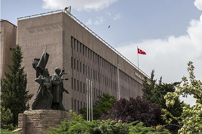 Dışişleri'nde 8'i aktif görevde 15 FETÖ şüphelisine gözaltı