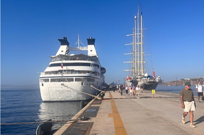 Bodrum’da kruvaziyer bereketi: 4 dev yolcu gemisi 2 bin 963 turist getirdi