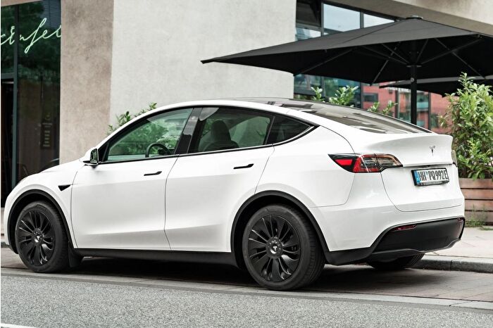 Tesla Model Y'ye kapı kollarındaki arıza nedeniyle soruşturma