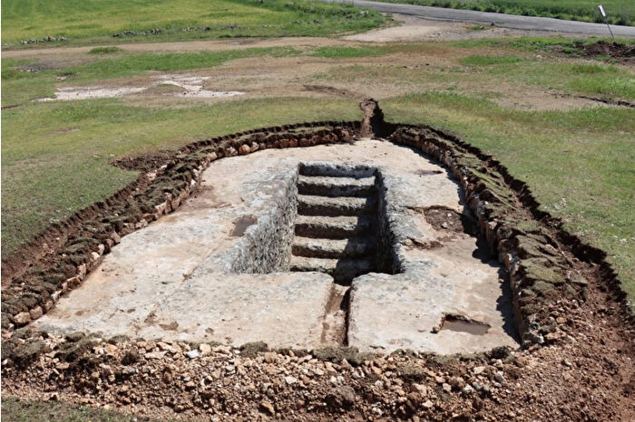 Adıyaman'daki Tharsa Antik Kenti'nde 8 oda mezarı bulundu
