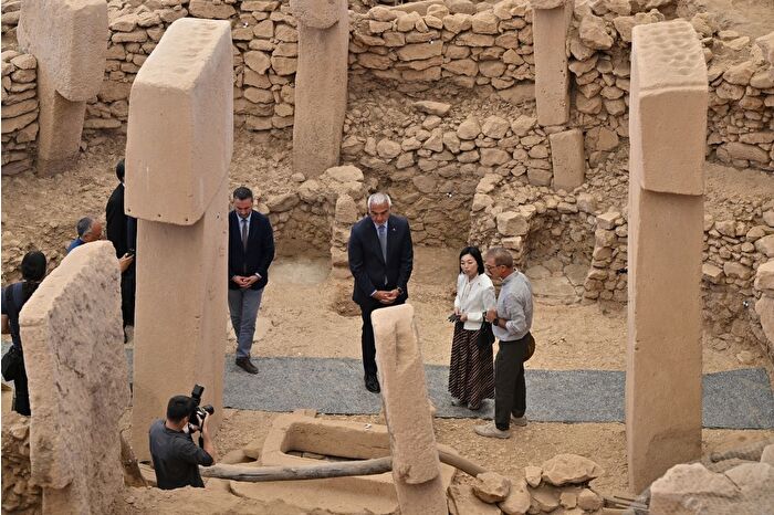 Göbeklitepe'de Neolitik Çağ'ın ritüellerine ve inanç dünyasına ışık tutacak insan heykeli bulundu