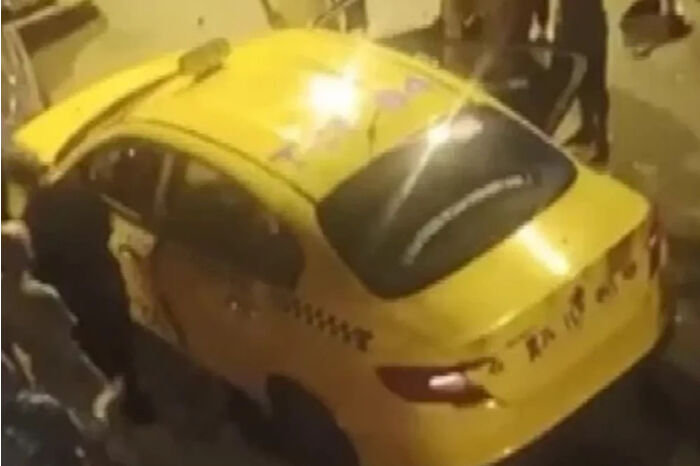 Beyoğlu'nda taşıdığı yolcu tarafından silahla vurulan taksi şoförü hayatını kaybetti