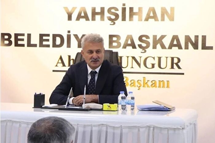 İrtikâp soruşturması kapsamında gözaltına alınan AK Parti'li Yahşihan Belediye Başkanı Ahmet Sungur'a ihraç talebi