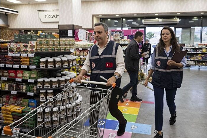 Ticaret Bakanlığı denetimlerinde fahiş fiyata 4.9 milyar TL ceza kesti