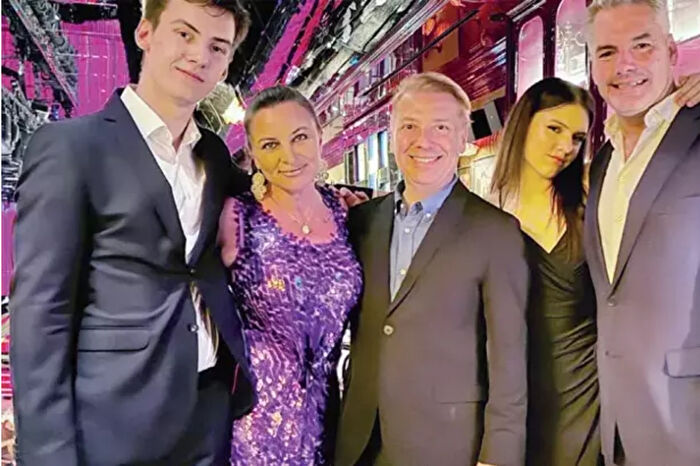 Moda tasarımcısı Atıl Kutoğlu'na Viyana'da madalya