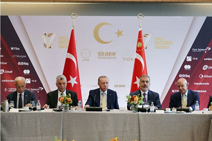 Cumhurbaşkanı Erdoğan, Sektörel Yuvarlak Masa Formatında Türk Yatırım Konferansı'na katıldı