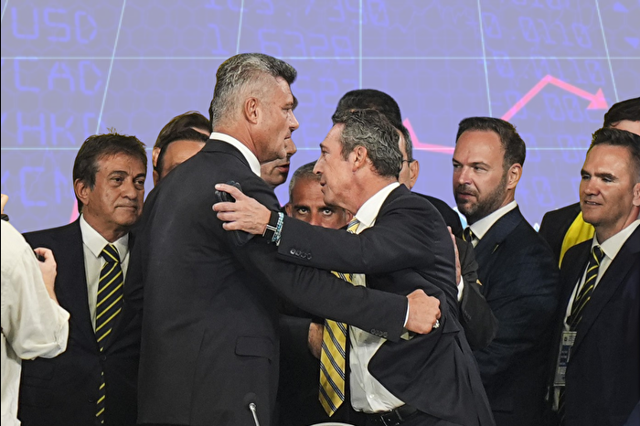 Ali Koç'un Fenerbahçe başkanlık koltuğunu kaybetmesinin ardından Koç Holding hisseleri güne yükselişle, Fenerbahçe hisseleri düşüşle başladı