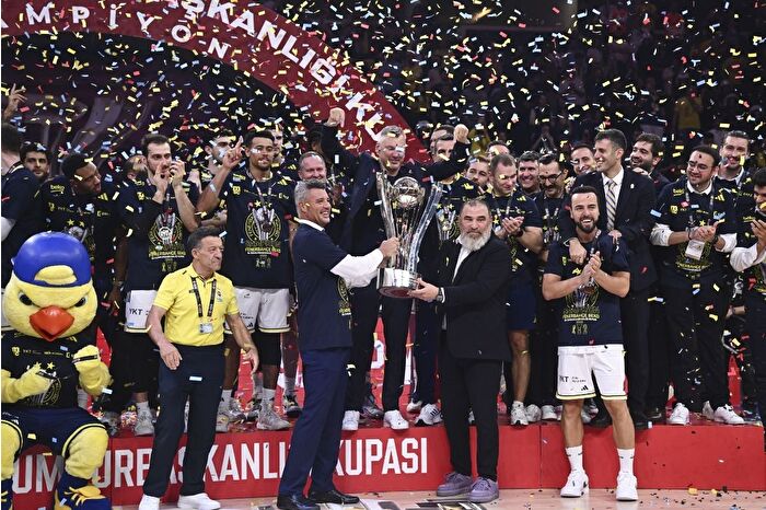 Fenerbahçe Beko, Beşiktaş GAİN'i yenerek Cumhurbaşkanlığı Kupası'nı kazandı