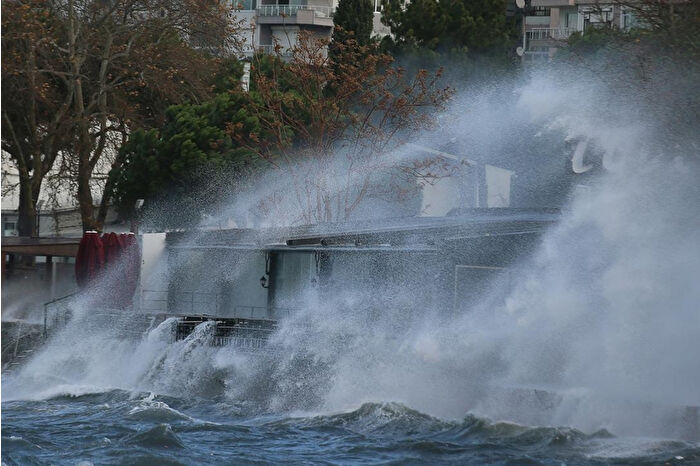 İstanbul dahil Marmara bölgesinde bulunan 6 il için fırtına uyarısı