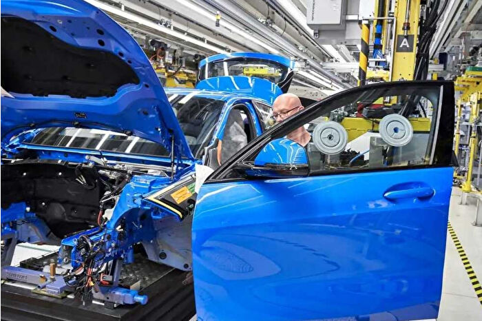 BMW, motor marş rölesindeki arıza ve yangın riski nedeniyle ABD’de 196 binden fazla aracı geri çağırıyor