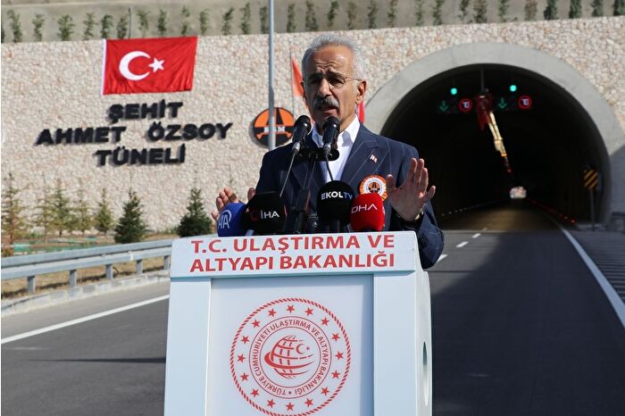 Ulaştırma Bakanı Abdulkadir Uraloğlu, Amasya'da varyant ve tünel açılışı yaptı: Zorlu coğrafyalarda konforlu ulaşım sağladık 
