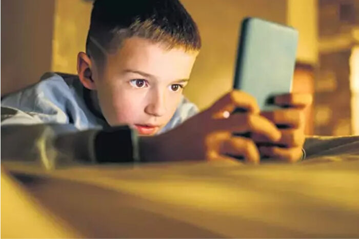 Çocukların sosyal medya bağımlılığını önlemek için 12 yaşından önce internet kullanımı sınırlandırılmalı