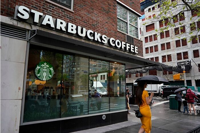 Starbucks en güçlü olduğu New York’ta 54 şubesini kapattı