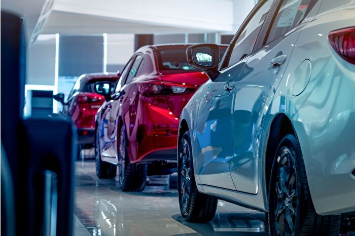 Alman otomotiv sektörü ABD'li ve Çinli rakiplerine karşı rekabet gücünü artırmak için zirve düzenliyor