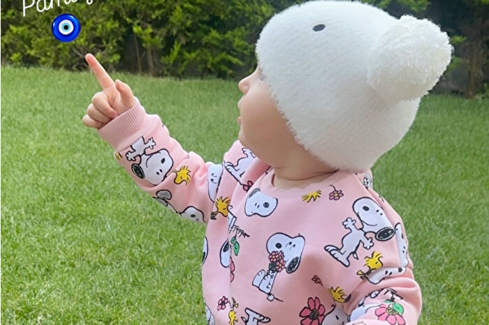 Taze anne Yıldız Çağrı Atiksoy’dan kızı Mira Milena ile yeni kare