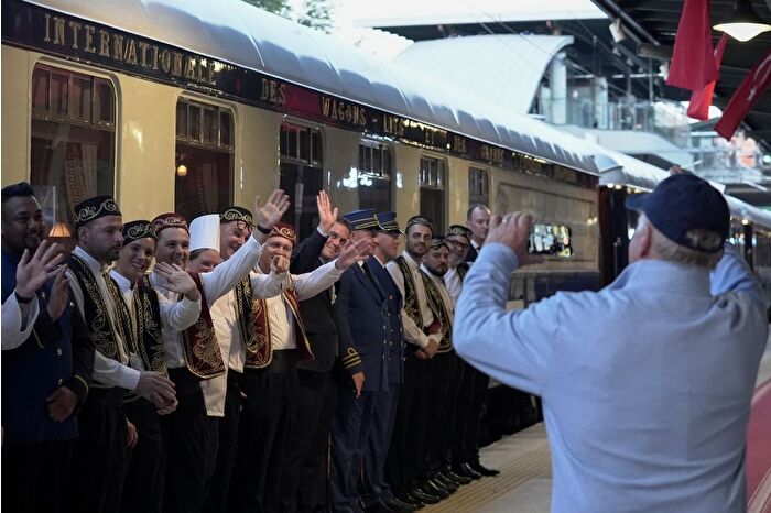 Paris'ten yola çıkan Orient Express, yılın ikinci seferi için İstanbul'a geldi