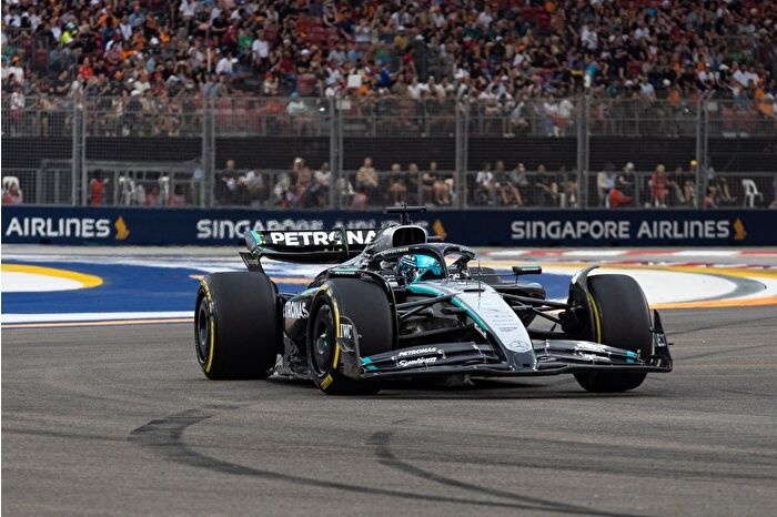 Formula 1 Dünya Şampiyonası Singapur Grand Prix'sinde pole pozisyonu Russell'ın