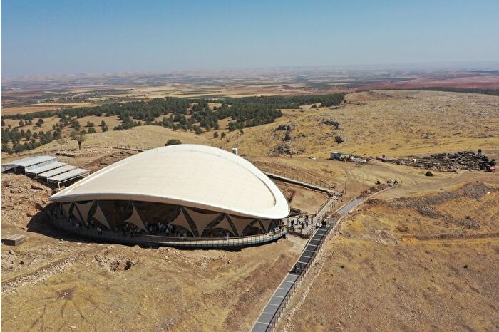 Tarihi M.Ö. 9600'lü yıllara kadar uzanan Göbeklitepe'de heyecanlandıran keşif