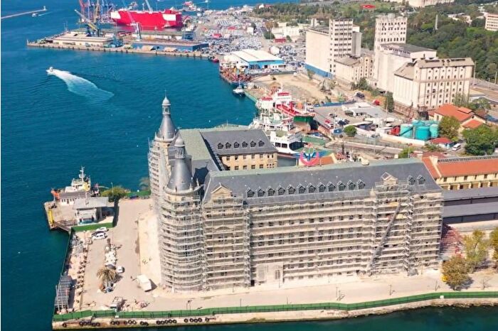 Haydarpaşa ve Sirkeci tren garları yeniden hayat buluyor