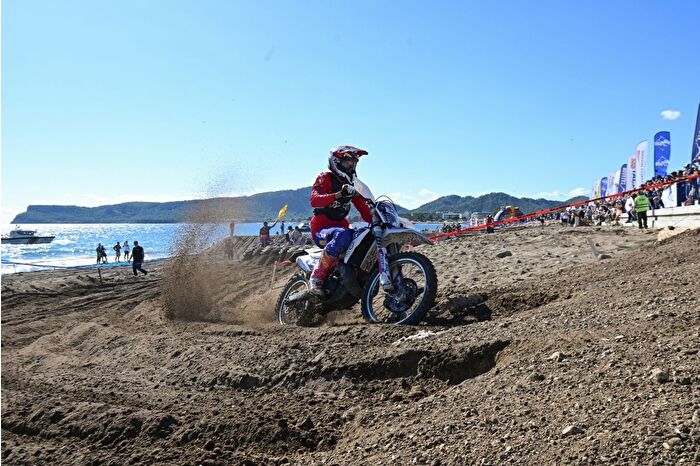16. Sea To Sky Enduro Motosiklet Yarışı, Antalya'da 'plaj' etabıyla başladı