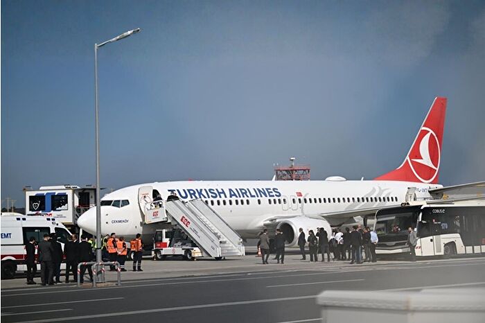 İsrail tarafından alıkonulan Özgürlük Filosu'ndaki 94 aktivist Türkiye'ye geldi