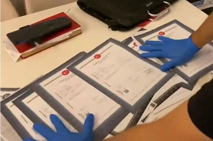 Adana’da kendilerini kamu görevlisi olarak tanıtan şüpheliler, Hazine’ye ait arazileri satma vaadiyle 50 kişiyi 80 milyon lira dolandırdı