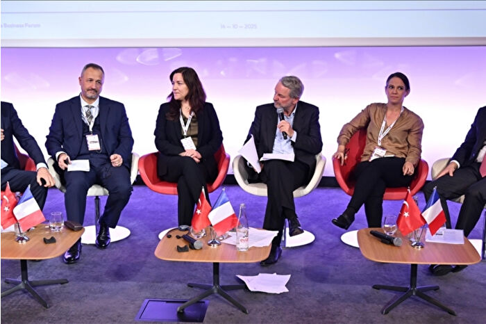 Cumhurbaşkanlığı Yatırım ve Finans Ofisi, Paris'te düzenlenen Türkiye-Fransa İş Forumu'ndan Türkiye'deki yatırım olanaklarını anlattı