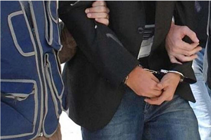 Lüks araçlardan ayna ve amblem hırsızlığı yapan 2 zanlı tutuklandı