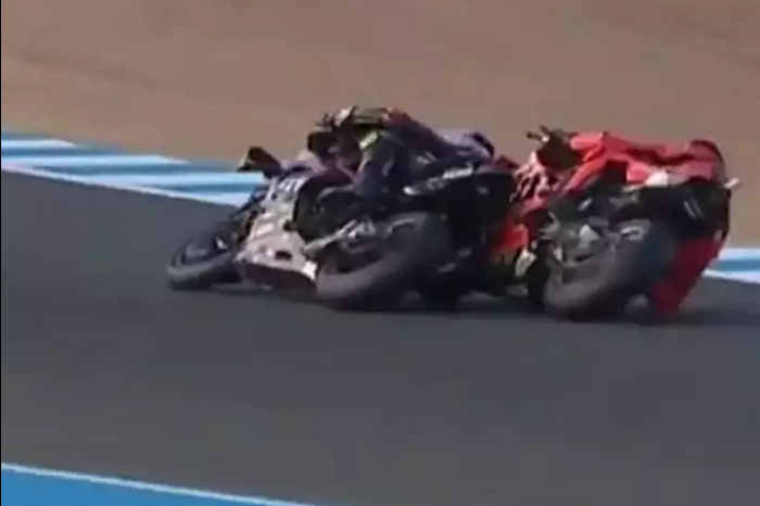 Toprak Razgatlıoğlu'na skandal hareket: Bulega kaza yaptırdı