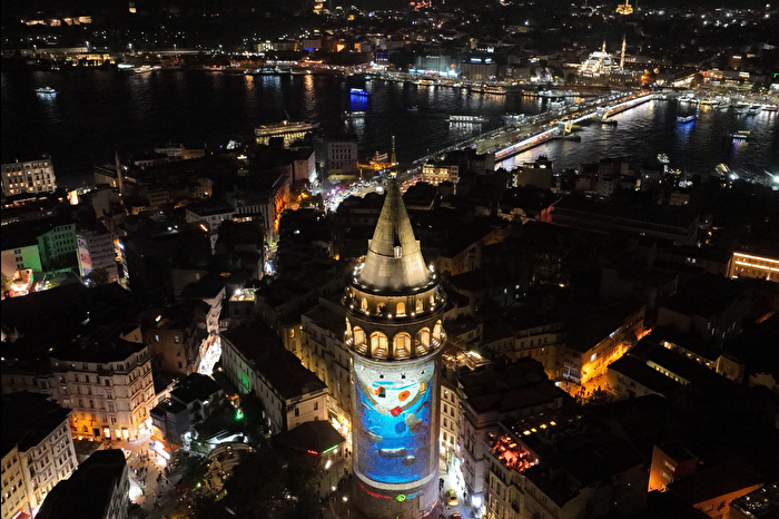 Galata Kulesi'ne Sıfır Atık Forumu kapsamında çevre temalı görseller yansıtıldı