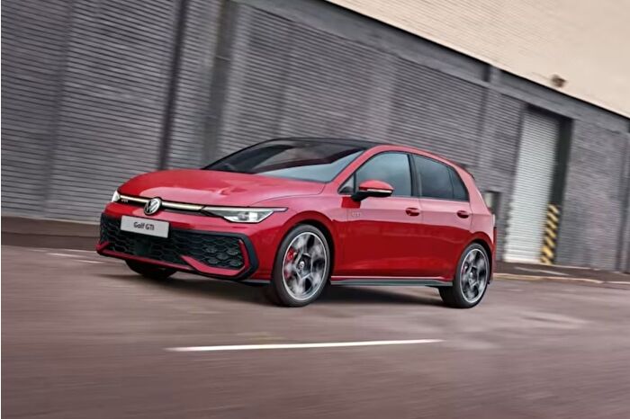 Volkswagen, çip krizi nedeniyle bazı modellerin üretimini durduruyor
