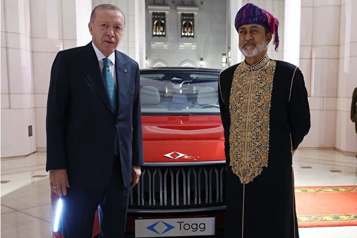 Cumhurbaşkanı Erdoğan, Umman Sultanı Heysem bin Tarık'a Togg hediye etti