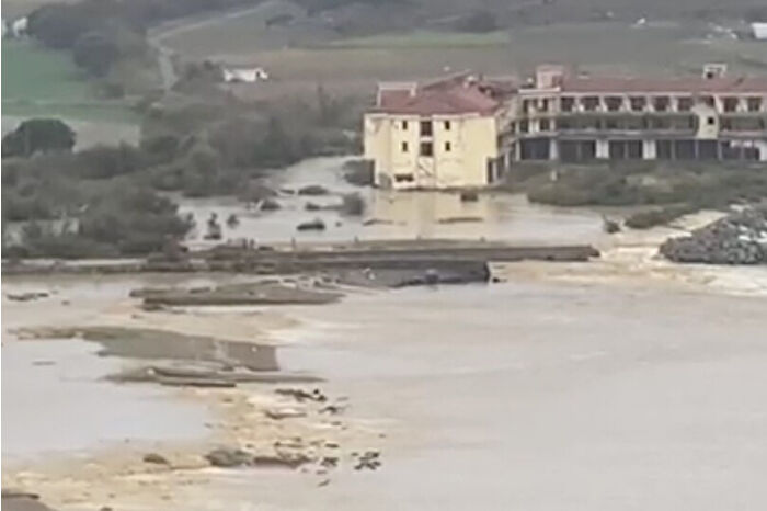 Çanakkale Gökçeada'da şiddetli sağanak heyelana yol açtı