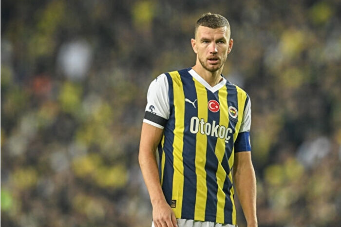 Fenerbahçe’den ayrılan Edin Dzeko, UEFA konferans ligi tarihinde gol atan en yaşlı futbolcu ünvanını kazandı