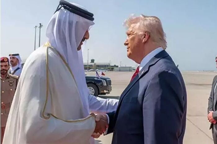 ABD Başkanı Donald Trump, Doha'da yakıt molasında Katar Emiri Al Sani ile görüştü