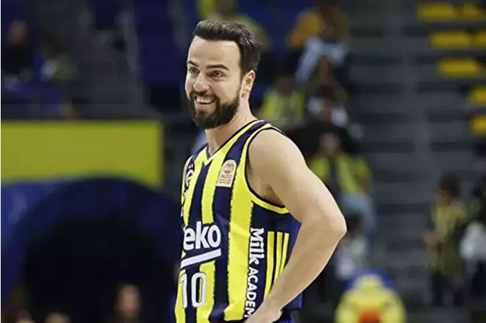 Fenerbahçeli ünlü oyuncu Melih Mahmutoğlu'nun ehliyetine el konuldu