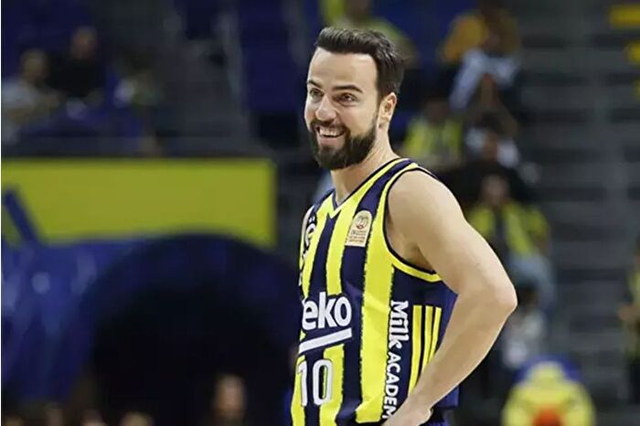 Alkollü araç kullanırken yakalanan Fenerbahçe Beko'nun kaptanı Melih Mahmutoğlu'nun ehliyetine el konuldu