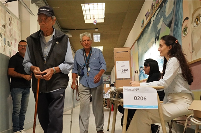 Arjantin'de halk, parlamento seçimleri için sandık başına gidecek