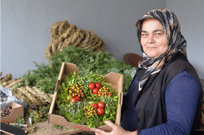 Burdur'dan Avrupa'ya 1 milyon Noel çelengi Kocaaliler beldesindeki köylü kadınlar tarafından hazırlanıyor