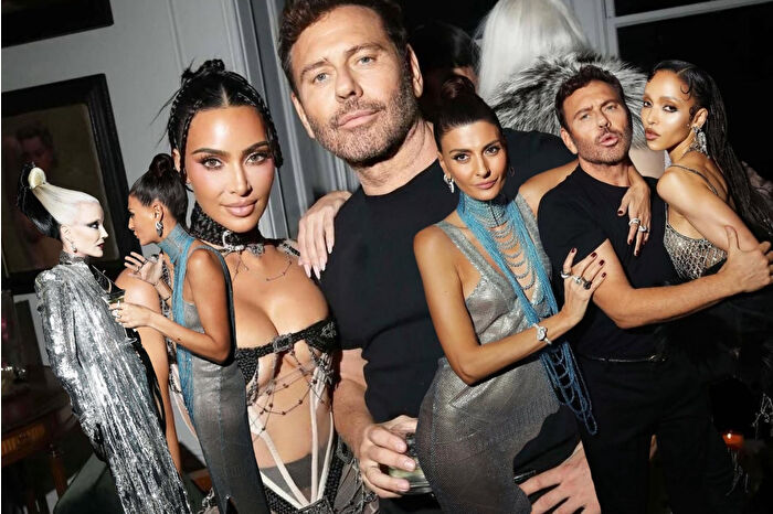 Kim Kardashian, 45’inci yaş gününü Mert Alaş’ın Londra’daki evinin bahçesinde kutladı