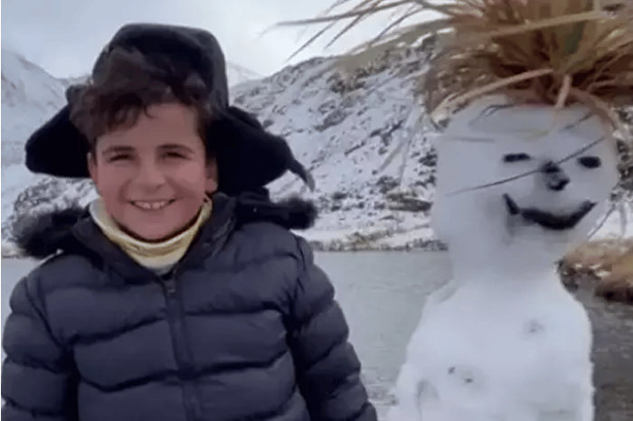 Erzincan'da kar yağışı etkili oldu, ilk kardan adamı yaptılar