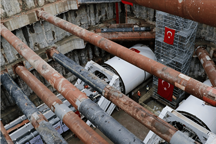 Körfez-Derince-İzmit-Kartepe hattındaki Körfezray'da 2 tünel açma makinesi kazıyı sürdürüyor