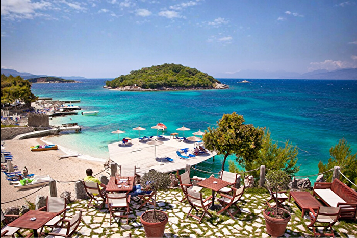 Arnavutluk'ta yeni tartışma: Turizmin bize katkısı yok; Airbnb'de konaklayıp, süpermarketten alışveriş yapıyorlar