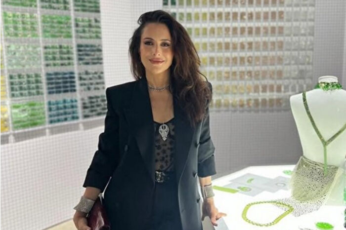 Swarovski’nin Hollywood’da düzenlediği özel gecede Nevbahar Koç ünlü isimlerle bir araya gelerek sergiyi gezdi