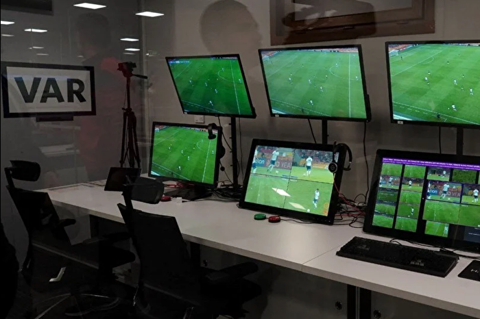 Beşiktaş - Fenerbahçe maçının VAR hakemi Sarper Barış Saka oldu