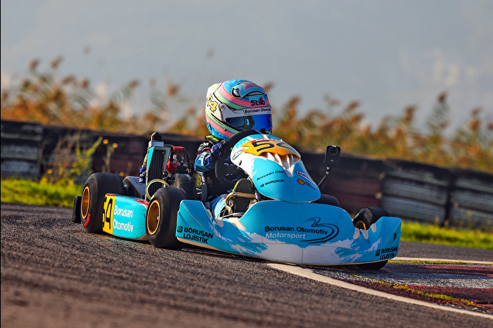Türkiye Karting Şampiyonası'nın 5. ayağı Kocaeli'de tamamlandı; Kenan Sofuoğlu'nun oğlu Zayn Sofuoğlu 'micro' kategorisinde birinci oldu