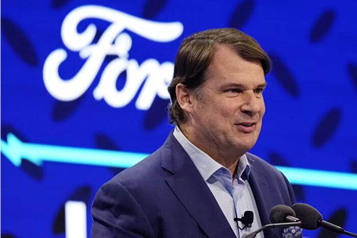 Ford CEO’su Jim Farley'den 'Çinliler hepimizi işsiz bırakabilir' açıklaması