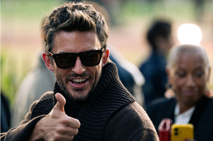 People Dergisi, 2025’in ‘yaşayan en seksi erkeği’ olarak İngiliz oyuncu Jonathan Bailey’i seçti