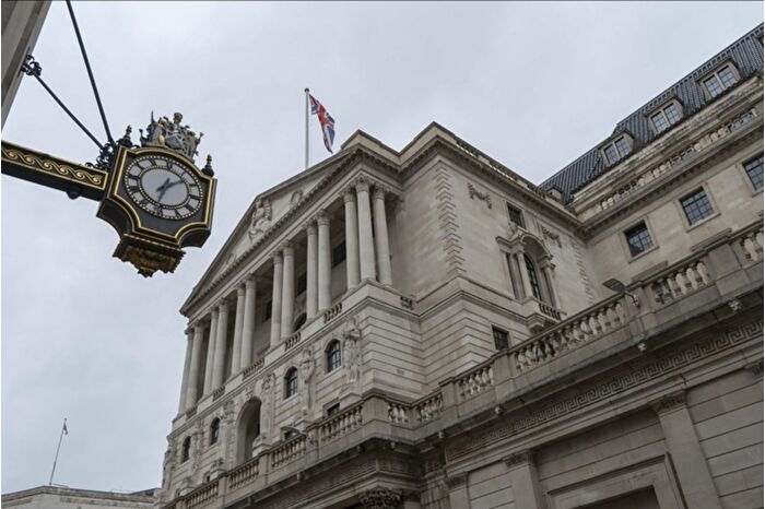 İngiltere Merkez Bankası politika faizinde değişikliğe gitmedi