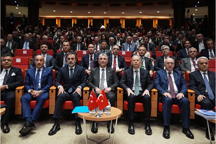 Ticaret Bakanlığı öncülüğünde Ankara e İhracat Zirvesi düzenlendi